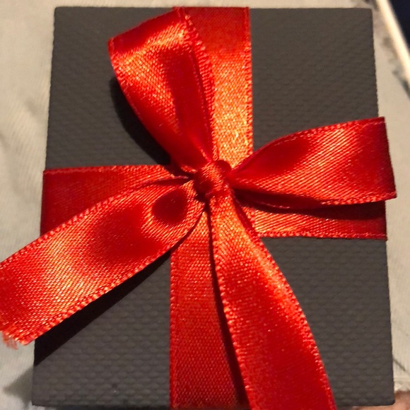 =BRAND NEW= TRIPLE STACKED DIAMOND HEART NECKLACE - Picture 3 of 3